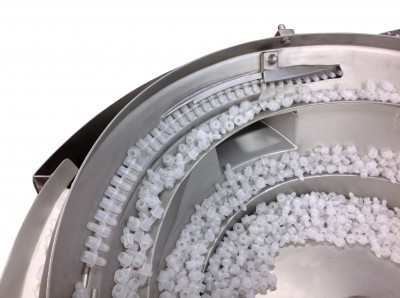 Bowl feeding system with separation tool for shutters