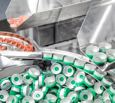 Bowl feeding system for rubber stoppers and aluminium capsules