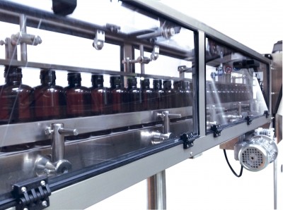 Bottle unscramblers, jars and plastic containers positioning