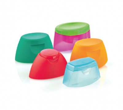 Mechanical feeder system for plastic oval caps