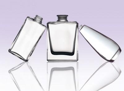 Mechanical feeding system for crystal bottles