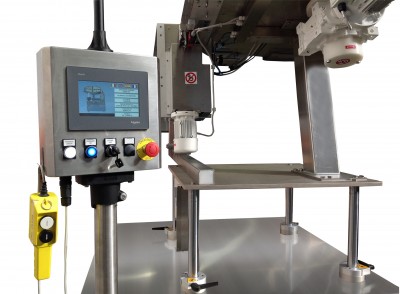 Mechanical feeding system for syringes