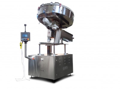 Mechanical feeding system for syringes